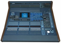 Цифровой микшерный пульт для студий и трансляций Yamaha DM2000VCM